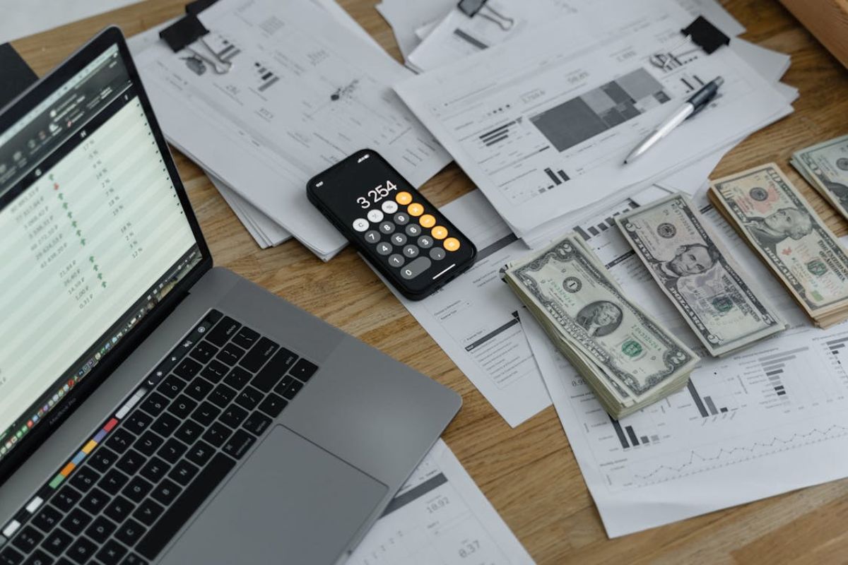 Calculator and receipts showing the financial impact of Golfers Knee.